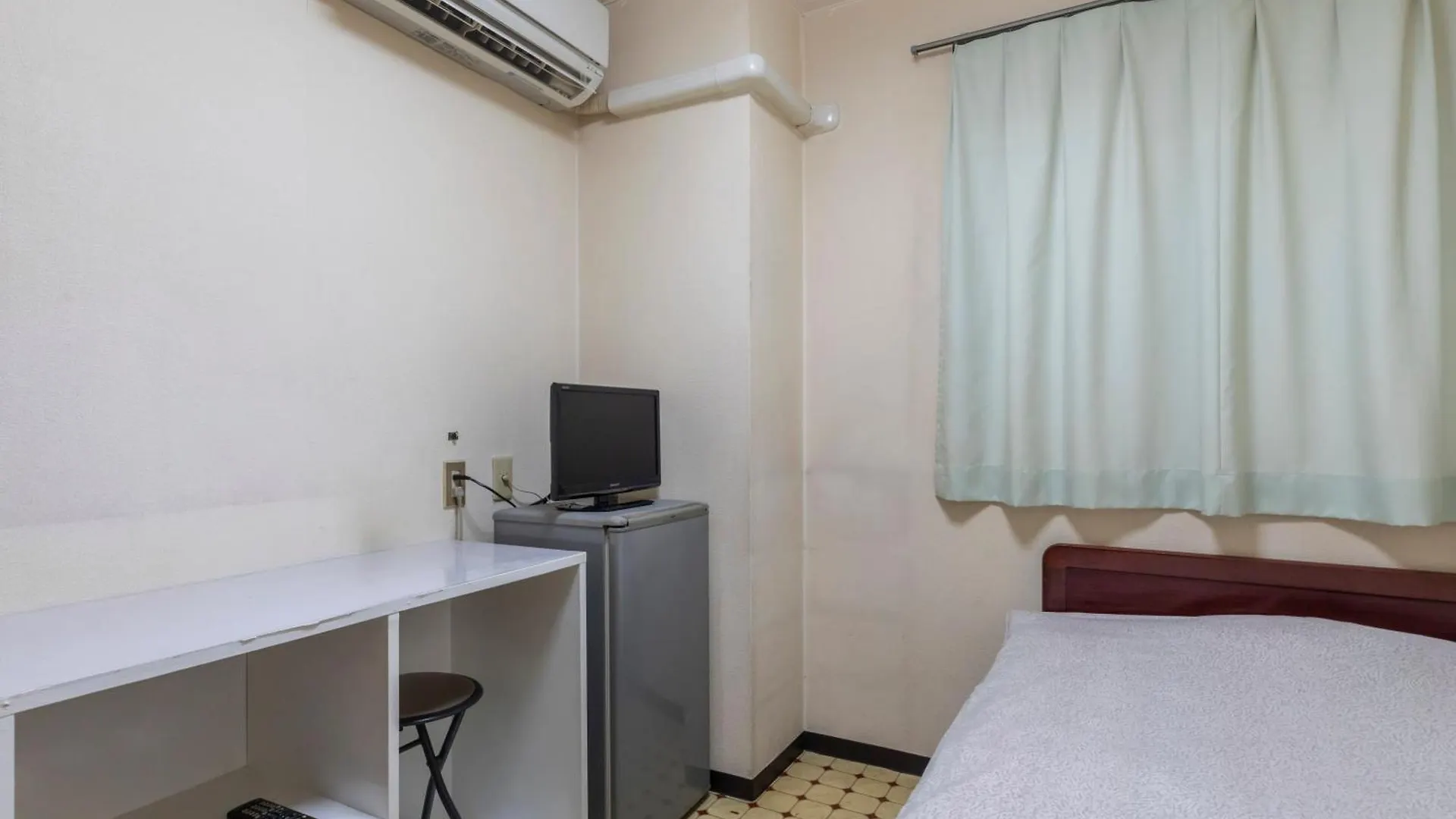 Business Hotel Kaga Osaka Hostal